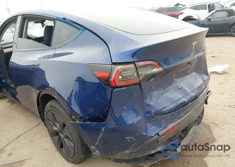 2025 Tesla Model Y Long Range Dual Motor Rear-Wheel Drive from USA, damaged, VIN 7SAYGDED2SA376575